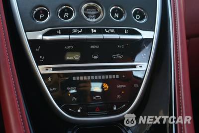 2017 Aston Martin DB11 - zdjęcie 17 z 32 - miniatura
