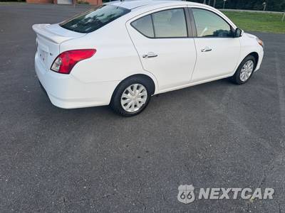 2019 Nissan Versa Sedan SV - zdjęcie 4 z 11 - miniatura
