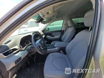 2025 Toyota Highlander LE - zdjęcie 7 z 19 - miniatura
