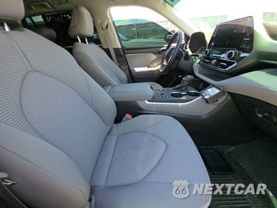 2025 Toyota Highlander LE - zdjęcie 8 z 19 - miniatura