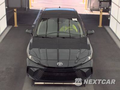 2025 Toyota Camry LE - zdjęcie 2 z 24 - miniatura