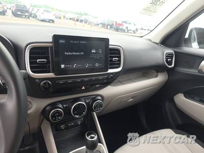 2025 Hyundai Venue SEL - zdjęcie 11 z 41 - miniatura