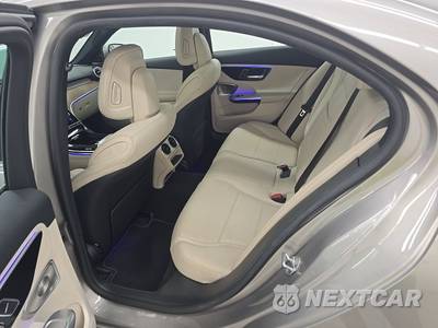 2023 Mercedes-Benz C 300 4MATIC Sedan - zdjęcie 13 z 30 - miniatura