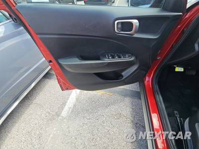 2025 Hyundai Venue SEL - zdjęcie 9 z 23 - miniatura