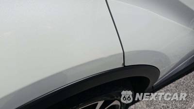 2020 Toyota C-HR XLE - zdjęcie 21 z 25 - miniatura