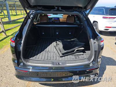 2025 Toyota Crown Signia Limited - zdjęcie 16 z 26 - miniatura