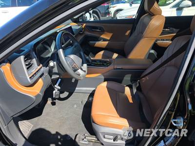 2025 Toyota Crown Signia Limited - zdjęcie 7 z 26 - miniatura