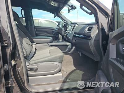 2018 Nissan TITAN XD SV Crew Cab Medium Bed - zdjęcie 8 z 27 - miniatura