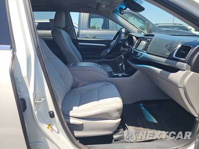 2017 Toyota Highlander LE Plus - zdjęcie 8 z 32 - miniatura