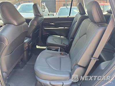 2024 Toyota Grand Highlander Platinum - zdjęcie 16 z 22 - miniatura