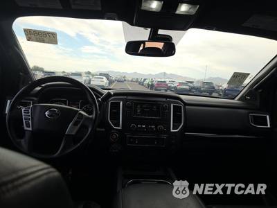 2019 Nissan TITAN SL Crew Cab Short Bed - zdjęcie 11 z 52 - miniatura