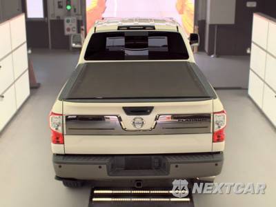 2018 Nissan TITAN XD Platinum Reserve Crew Cab Medium Bed - zdjęcie 5 z 22 - miniatura