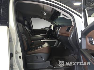 2018 Nissan TITAN XD Platinum Reserve Crew Cab Medium Bed - zdjęcie 8 z 22 - miniatura