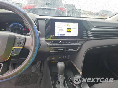 2025 Toyota Camry LE - zdjęcie 11 z 25 - miniatura