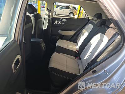2025 Hyundai Venue SEL - zdjęcie 13 z 24 - miniatura