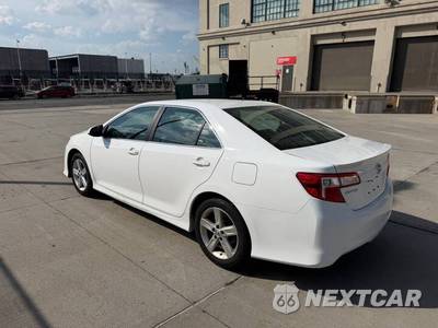 2014 Toyota Camry SE - zdjęcie 5 z 18 - miniatura