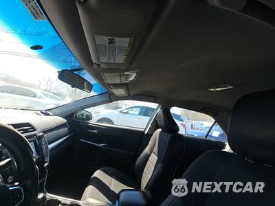 2017 Toyota Camry SE - zdjęcie 19 z 33 - miniatura