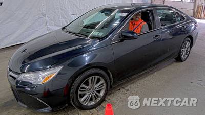 2016 Toyota Camry SE - zdjęcie 1 z 35 - miniatura