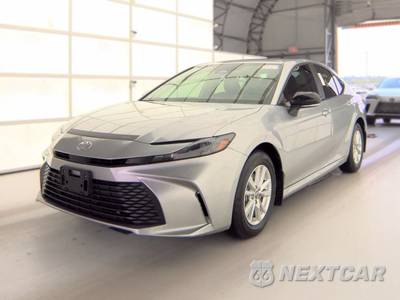 2025 Toyota Camry LE - zdjęcie 1 z 48 - miniatura