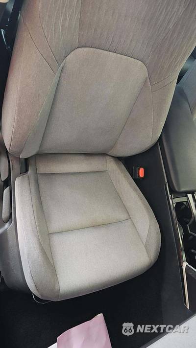 2025 Toyota Camry LE - zdjęcie 21 z 48 - miniatura