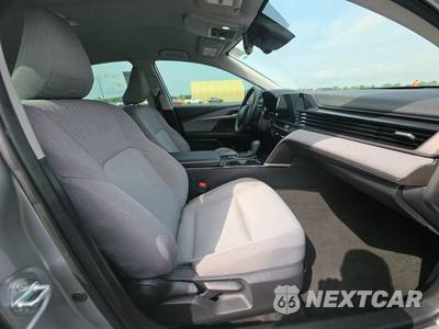 2025 Toyota Camry LE - zdjęcie 8 z 48 - miniatura