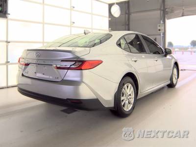 2025 Toyota Camry LE - zdjęcie 4 z 48 - miniatura