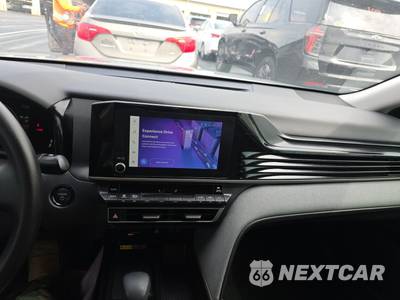2025 Toyota Camry LE - zdjęcie 11 z 48 - miniatura