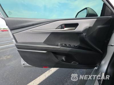 2025 Toyota Camry LE - zdjęcie 9 z 48 - miniatura