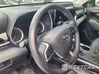 2024 Toyota Highlander XLE - zdjęcie 16 z 24 - miniatura