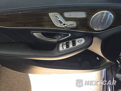 2017 Mercedes-Benz C 300 4MATIC Sedan w/Sport Pkg - zdjęcie 9 z 36 - miniatura