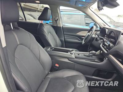 2024 Toyota Grand Highlander Platinum - zdjęcie 8 z 31 - miniatura
