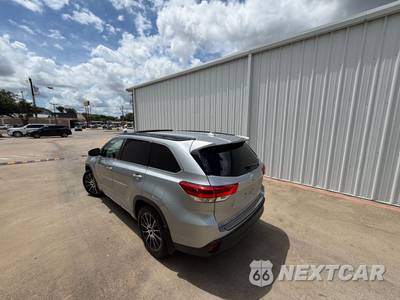 2017 Toyota Highlander SE - zdjęcie 11 z 62 - miniatura