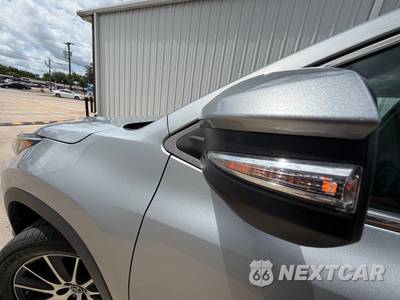 2017 Toyota Highlander SE - zdjęcie 8 z 62 - miniatura