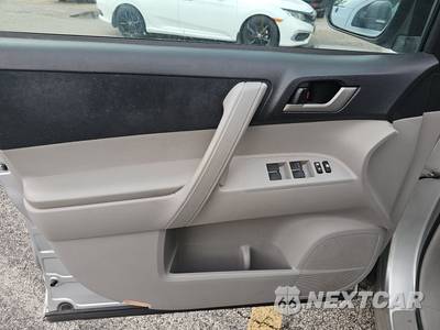 2013 Toyota Highlander Plus - zdjęcie 15 z 30 - miniatura