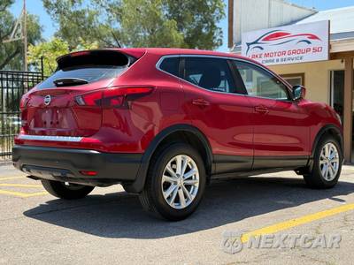 2017 Nissan Rogue Sport S - zdjęcie 10 z 32 - miniatura