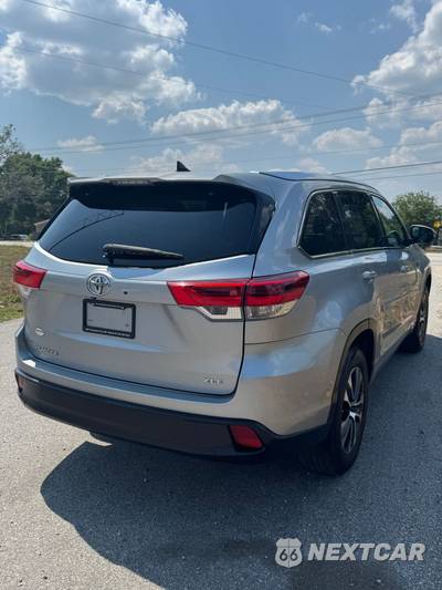 2015 Toyota Highlander XLE - zdjęcie 8 z 24 - miniatura