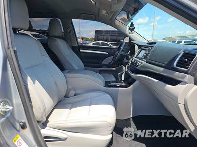 2015 Toyota Highlander LE Plus - zdjęcie 8 z 26 - miniatura