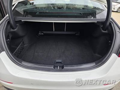 2025 Mercedes-Benz C 300 4MATIC - zdjęcie 8 z 21 - miniatura