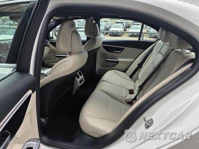 2025 Mercedes-Benz C 300 4MATIC - zdjęcie 12 z 21 - miniatura