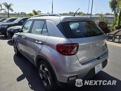 2025 Hyundai Venue SEL - zdjęcie 9 z 23 - miniatura