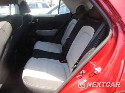2025 Hyundai Venue SEL - zdjęcie 20 z 26 - miniatura