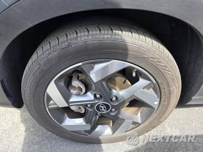 2025 Hyundai Venue SEL - zdjęcie 6 z 23 - miniatura