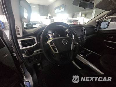 2018 Nissan TITAN PRO-4X Extended Cab Medium Bed - zdjęcie 11 z 18 - miniatura