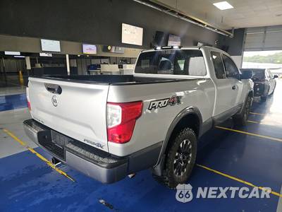 2018 Nissan TITAN PRO-4X Extended Cab Medium Bed - zdjęcie 4 z 18 - miniatura