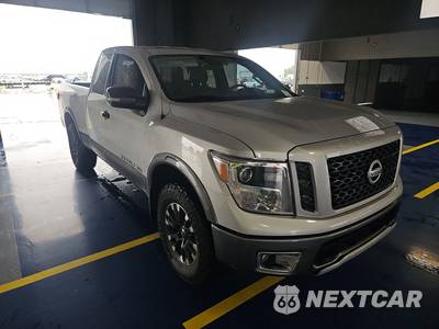 2018 Nissan TITAN PRO-4X Extended Cab Medium Bed - zdjęcie 3 z 18 - miniatura