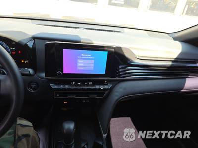 2025 Toyota Camry SE - zdjęcie 11 z 33 - miniatura