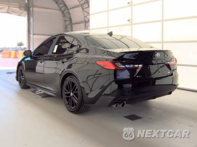 2025 Toyota Camry SE - zdjęcie 6 z 33 - miniatura