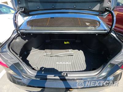 2025 Toyota Camry SE - zdjęcie 16 z 33 - miniatura