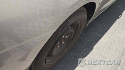 2015 Toyota Camry LE - zdjęcie 21 z 28 - miniatura
