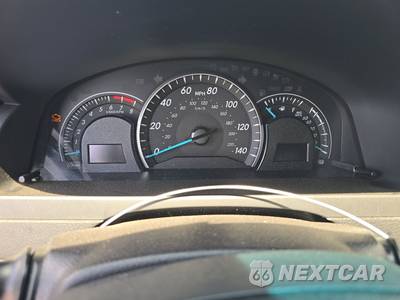 2015 Toyota Camry LE - zdjęcie 12 z 28 - miniatura